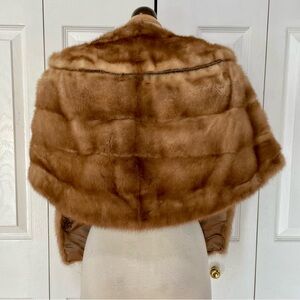 Gorgeous vintage fur stole shawl with pockets